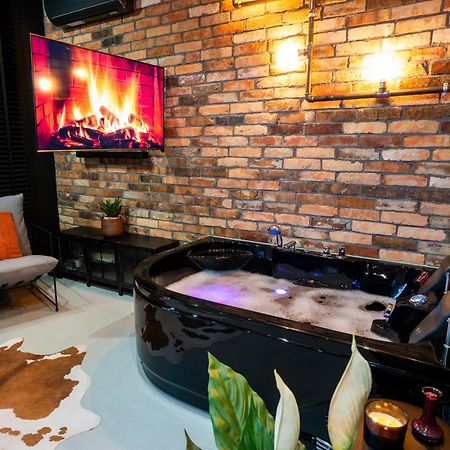Aparthotel Zator Industrial 58 Jacuzzi Экстерьер фото