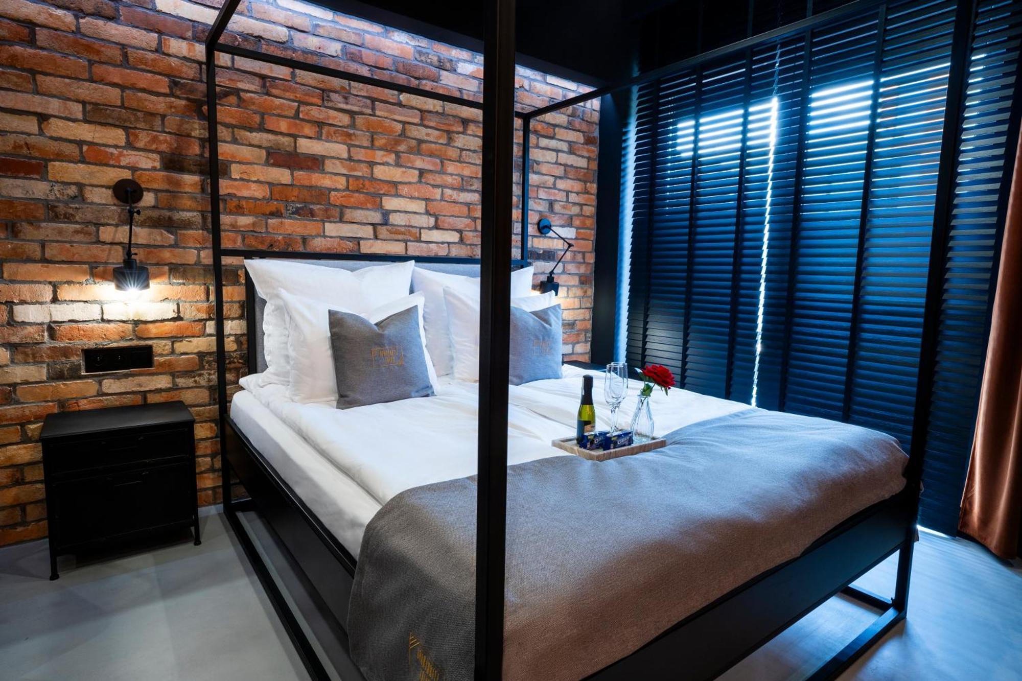 Aparthotel Zator Industrial 58 Jacuzzi Экстерьер фото